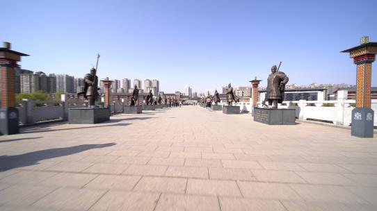 咸阳古渡廊桥古代名人雕塑
