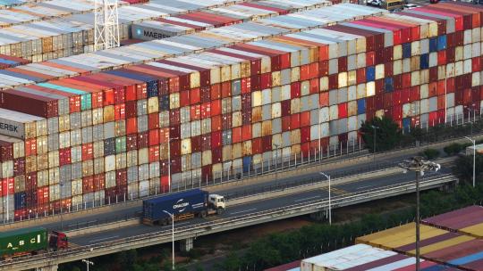 航拍城市进出口货运港口物流集装箱码头街景视频素材模板下载