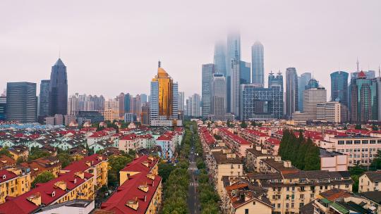 中国上海航拍城市建筑雾天