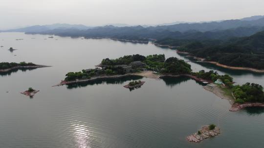 航拍杭州淳安大桥千岛湖风景区温馨岛4K视频素材模板下载