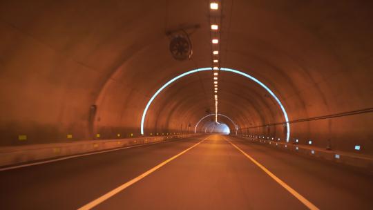 高速公路行驶进入隧道开车第一视角行车记录视频素材模板下载