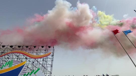 第40届潍坊国际风筝会开幕，巨型风筝震撼