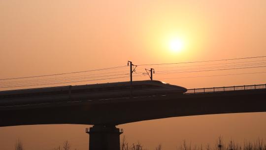 中国高铁动车高速行驶