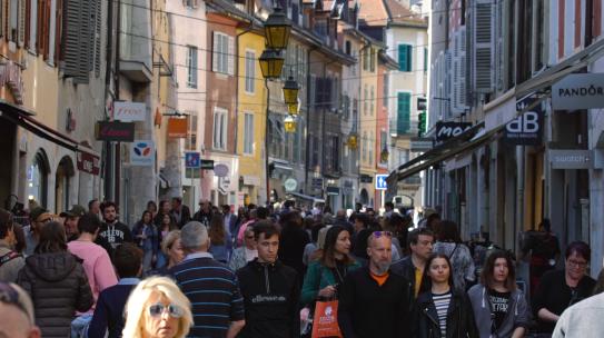 法国城市街景 欧洲街头人群