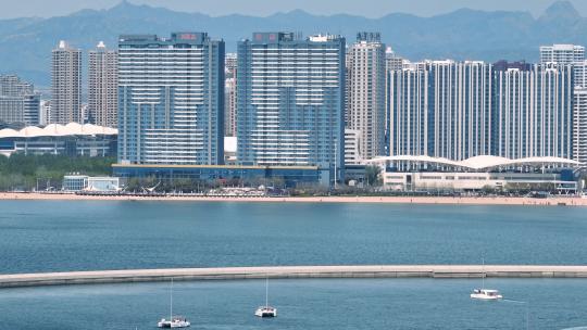 航拍沿海城市海岸线游艇码头