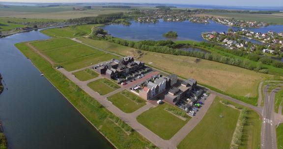 荷兰Goese Meer附近新建的住宅区。航拍。