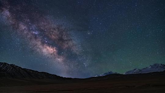 新疆帕米尔高原夏季银河星空延时
