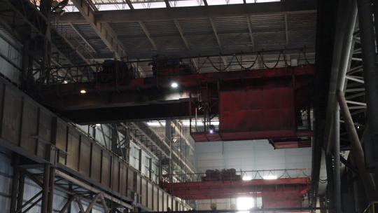 实拍钢铁企业冶金工厂安全生产炼钢天车