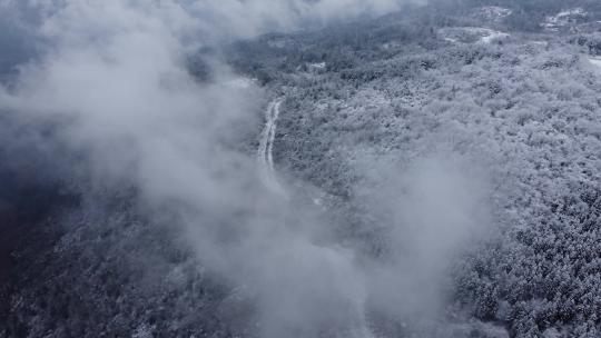 航拍山脉山川雾凇雪景白茫茫雪地