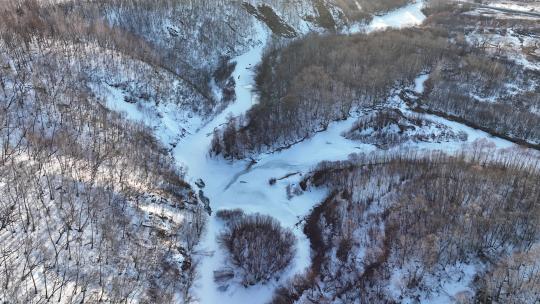 航拍呼伦贝尔早春冰雪山林河湾