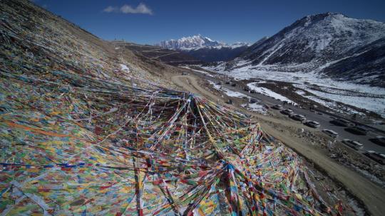 西藏派墨公路彩旗航拍709视频素材模板下载