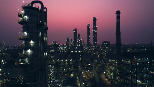 航拍海岸石油冶炼化工厂夜景