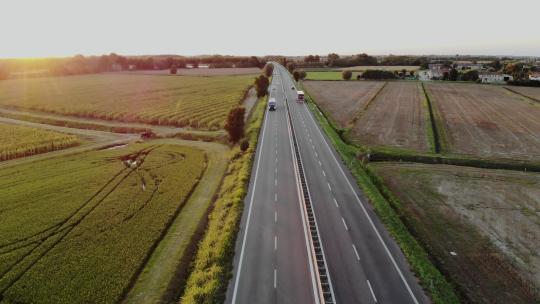 航拍乡村高速公路