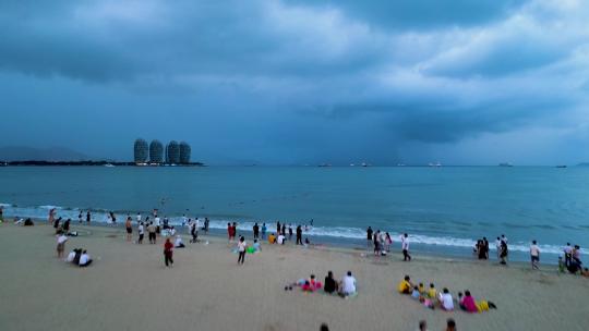 暴雨橙色预警前的三亚，都笼罩在阴雨之下