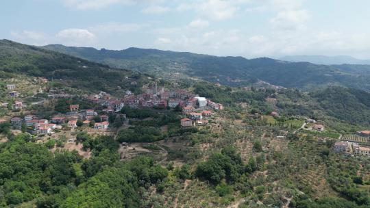 古老的意大利村庄Ponzano Superiore，利古里亚旋转