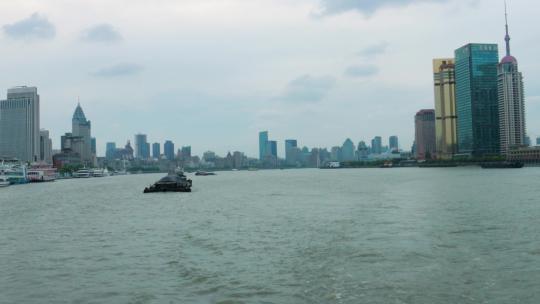 上海黄浦江外滩摆渡船视频素材模板下载