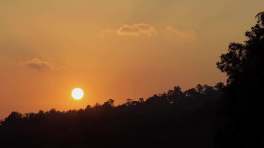 城市夕阳西下太阳落山延时摄影