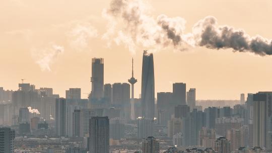 沈阳夕阳下的城市彩电塔建筑与工业烟雾