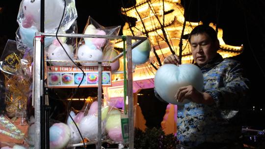 郴州长卷跨年夜棉花糖制作艺人实拍视频