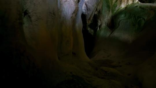 神秘山洞溶洞