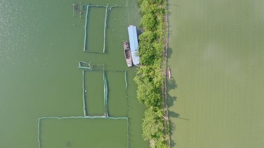 航拍湖面上的捕鱼网