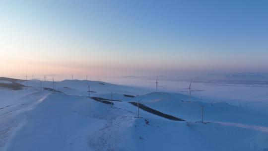 内蒙古雪原山岭风力发电场