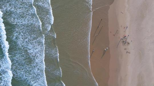 俯拍海浪沙滩大海航拍海滩唯美海边海水浪潮