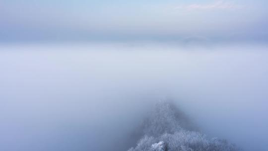 北京箭扣长城雪景日出云海