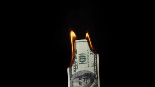 焚烧美国的钞票