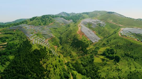 高山草甸太阳能电池板