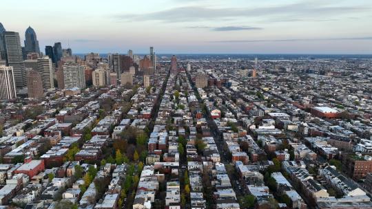 市区的美国城市住宅。市中心边缘的城市住宅。鸟瞰。