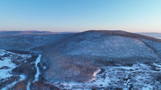 航拍内蒙古额尔古纳雪域山峦暮色