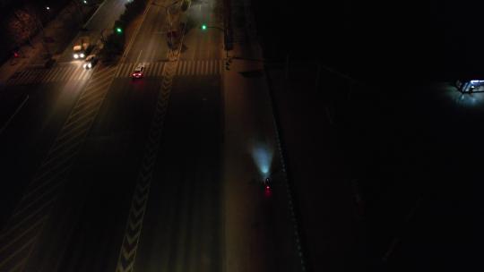 打工人骑电动车下班夜景航拍视频素材模板下载