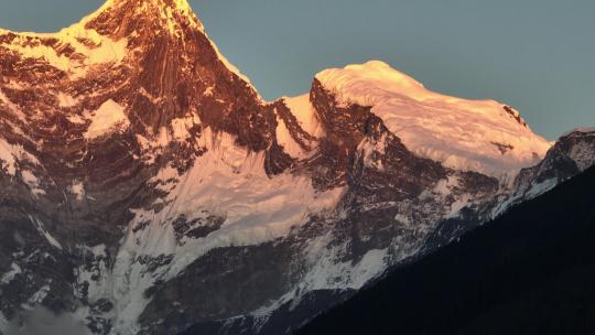 西藏南迦巴瓦峰日照金山视频素材模板下载