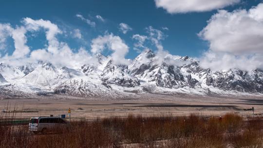 新疆喀什帕米尔高原蓝天白云雪山延时