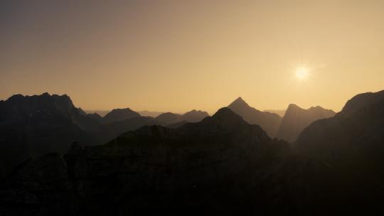 自然风光 日出日落巍峨的山峰山脉