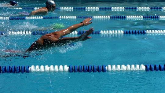 游泳比赛慢动作激起水花视频素材模板下载