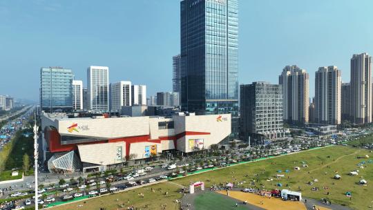 航拍武汉光谷商业地产大悦城购物中心街景视频素材模板下载