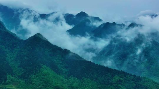 山川云雾环绕光影航拍