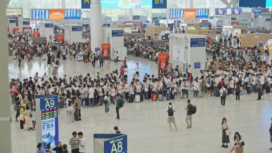 深圳北站火车站高铁站旅客检票口排队远景视频素材模板下载