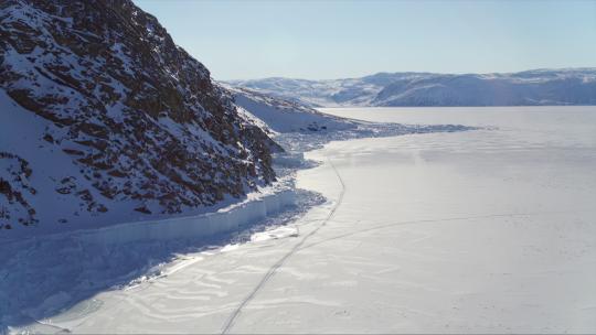 冬季北方冰封河面