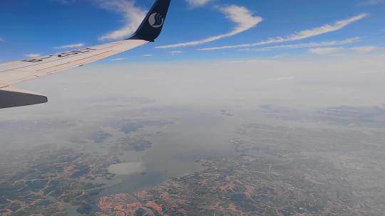 飞机窗外中国第一大淡水湖江西鄱阳湖