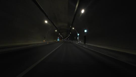4K汽车行驶在隧道中  开车第一视角视频素材模板下载