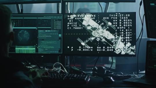 网络罪犯黑客攻击宇宙飞船对接4K视频素材模板下载
