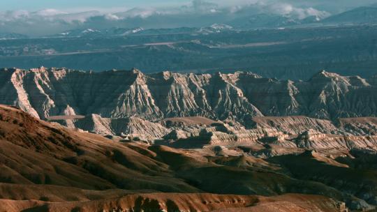 西藏旅游风光喜马拉雅山脉下扎达土林近景