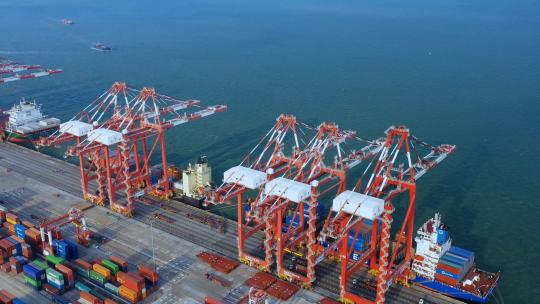 广州南沙港集装箱码头塔吊延时视频素材模板下载