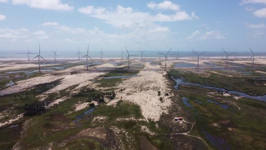 巴西标志性的雨水湖和沙丘。Lencois Maranhens巴西。