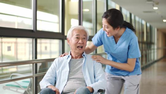 养老康复中心的老人对话视频素材模板下载