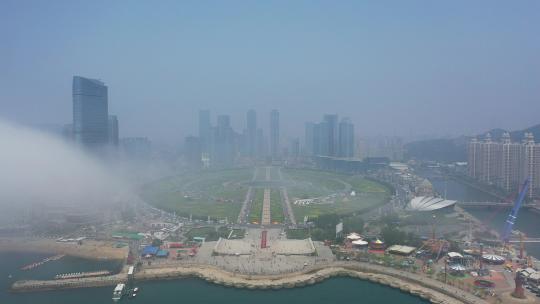 航拍大连云雾下的星海城市广场