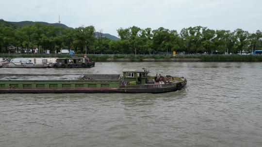 航拍京杭运河水运货船